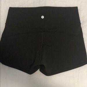 Lululemon in movement spandex 2.5 inseam shorts